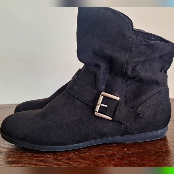 True Craft Women's Addison Ankle Boots Black Strap Buckle Pull On Size 8M - Picture 3 of 9